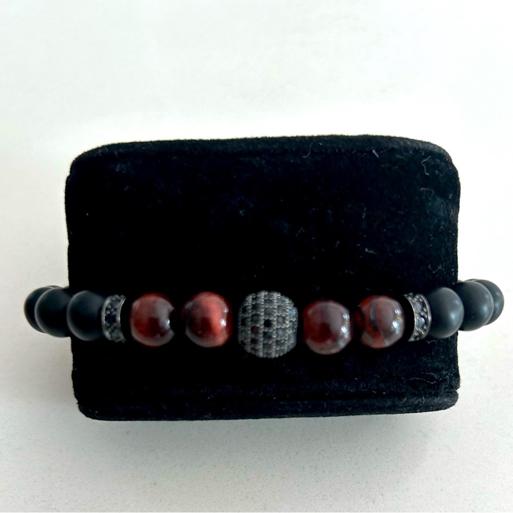 Beads bracelet with black crystals